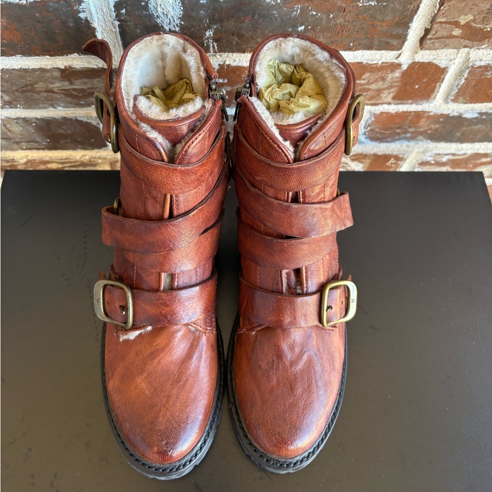 Frye Vanessa Tanker Real Fur Shearling Cognac Leather Short Boots Size 6.5 NWT - Picture 6 of 16